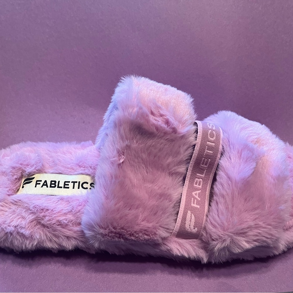 Brand new in box Fabletics slipper shoe in lavender size 9